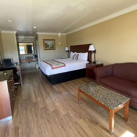 Travelodge By Wyndham Costa Mesa Newport Beach Hacienda Kültér fotó